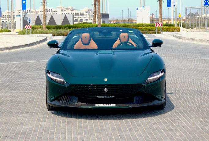 Ferrari Roma, 2025 кабриолет spider спорт класса в Дубае от POF RENTAL зеленый цвет | AUTO.AE