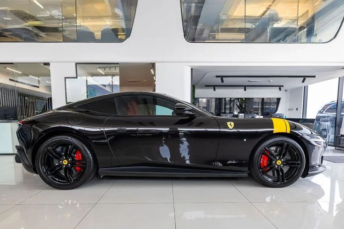 مستعملة Ferrari Roma, 3.9 l, 2023 في في دبي من Laith Alobaidi Motors، اللون أسود. المواصفات الأوروبية | AUTO.AE