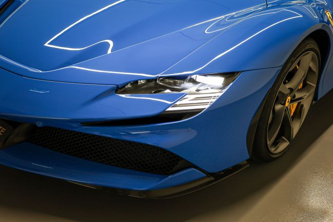Новый Ferrari SF90 Stradale I, 4.0 л, 2023 в Дубае от PUPIL OF FATE MOTORS Голубой цвет. GCC | AUTO.AE