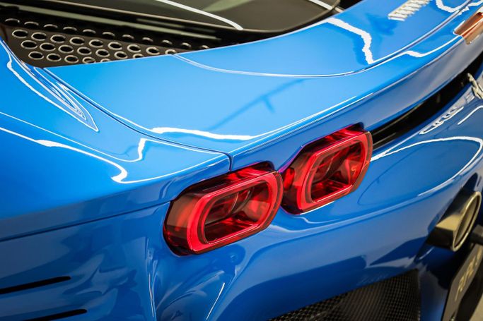 Новый Ferrari SF90 Stradale I, 4.0 л, 2023 в Дубае от PUPIL OF FATE MOTORS Голубой цвет. GCC | AUTO.AE