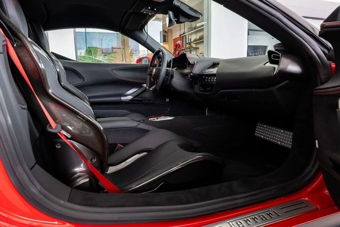 مستعملة Ferrari SF90 Stradale Spider I, 4.0 l, 2023 في في دبي من Laith Alobaidi Motors، اللون أحمر. المواصفات الأوروبية | AUTO.AE