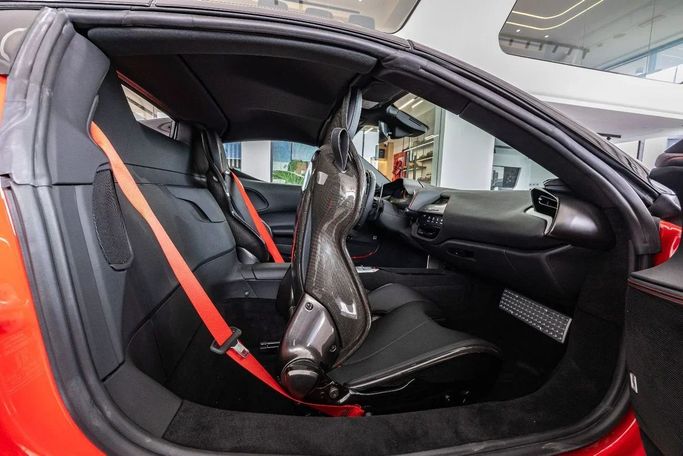 مستعملة Ferrari SF90 Stradale Spider I, 4.0 l, 2023 في في دبي من Laith Alobaidi Motors، اللون أحمر. المواصفات الأوروبية | AUTO.AE