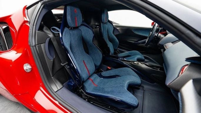Подержанный Ferrari SF90 Stradale Stradale I, 4.0 л, 2022 в Дубае от Al Ain Class Motors Красный цвет. GCC | AUTO.AE