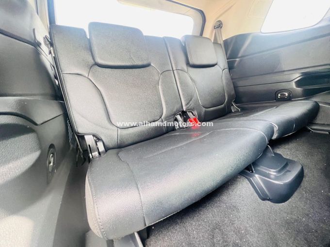 Used Ford Everest III, 3.0 l, 2023 in Dubai by Alhamd Motors, Grey color. Other | AUTO.AE