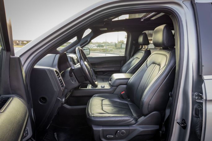 Ford Expedition IV Рестайлинг, 2021 внедорожник 5 дв. max стандарт класса в Дубае от Macan Luxury Motors серебристый цвет | AUTO.AE