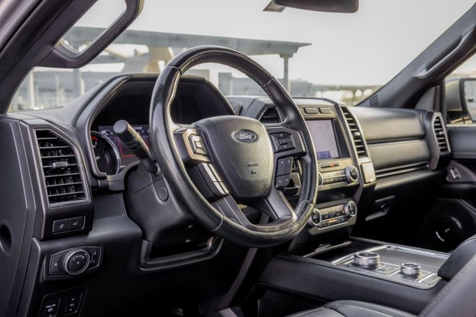 Ford Expedition IV Рестайлинг, 2021 внедорожник 5 дв. max стандарт класса в Дубае от Macan Luxury Motors серебристый цвет | AUTO.AE