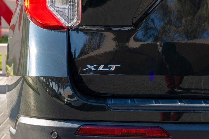 Подержанный Ford Explorer VI, 2.3 л, 2022 в Дубае от Linda Cars Зеленый цвет. GCC | AUTO.AE