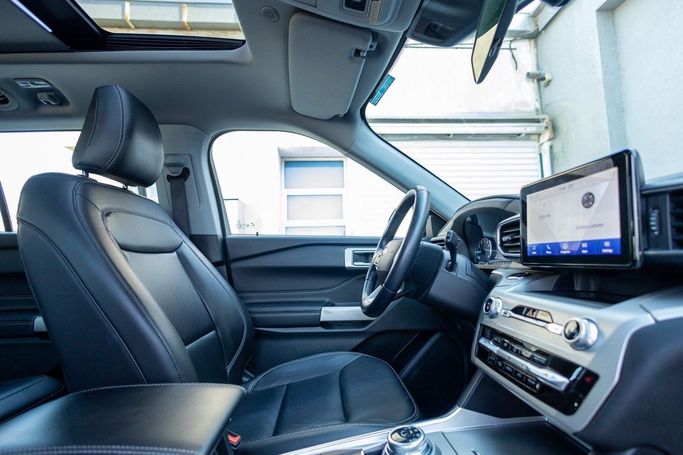 Подержанный Ford Explorer VI, 2.3 л, 2022 в Дубае от Linda Cars Зеленый цвет. GCC | AUTO.AE