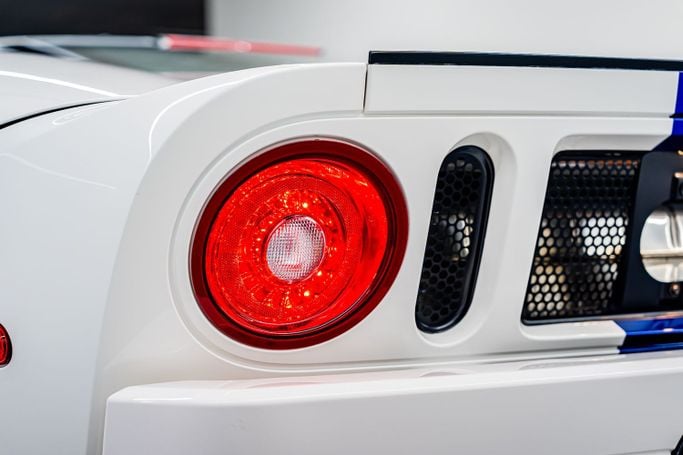 جديدة Ford GT I, 5.4 l, 2005 في في دبي، اللون أبيض. المواصفات الأمريكية | AUTO.AE
