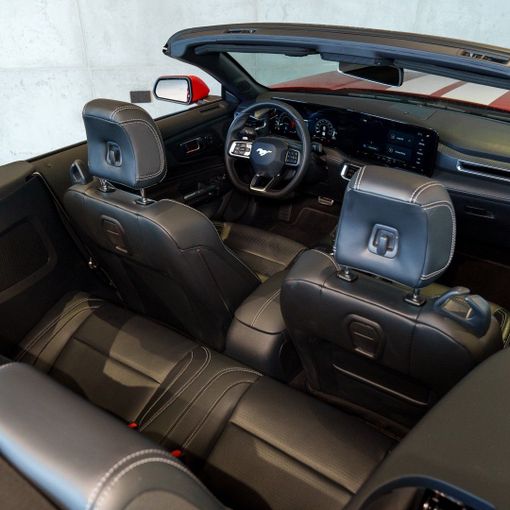 Ford Mustang VI Рестайлинг, 2024 кабриолет стандарт класса в Дубае от DEIZ красный цвет | AUTO.AE