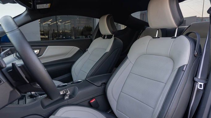 Ford Mustang VI Рестайлинг, 2024 купе стандарт класса в Дубае от DEIZ голубой цвет | AUTO.AE