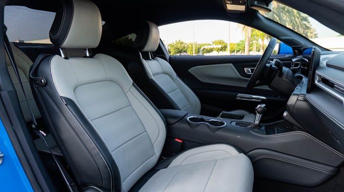 Ford Mustang VI Рестайлинг, 2024 купе стандарт класса в Дубае от DEIZ голубой цвет | AUTO.AE