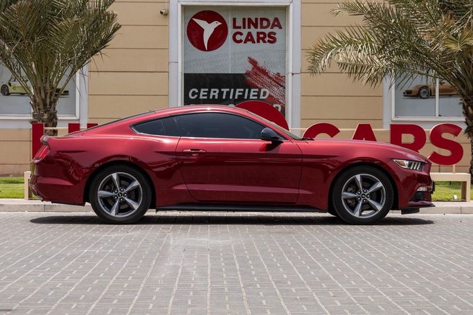 Подержанный Ford Mustang VI, 2.3 л, 2017 в Дубае от Linda Cars Красный цвет. GCC | AUTO.AE