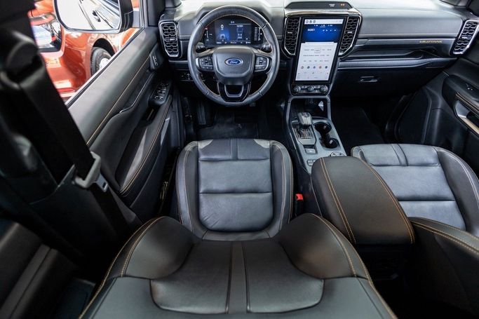 Подержанный Ford Ranger T6.2, 2.3 л, 2023 в Дубае от Linda Cars Черный цвет. GCC | AUTO.AE