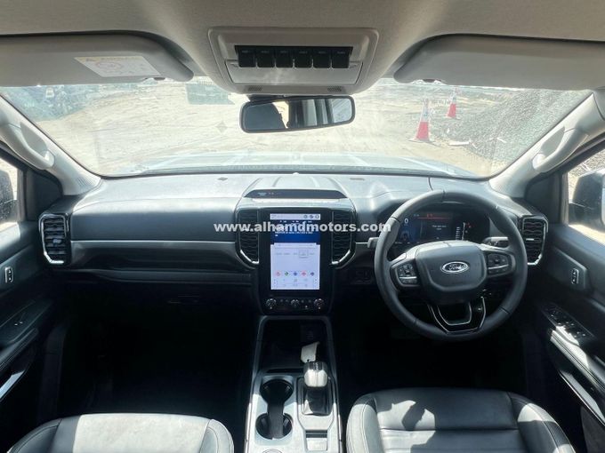 Подержанный Ford Ranger T6.2, 3.0 л, 2024 в Дубае от Alhamd Motors Серебристый цвет. Other | AUTO.AE
