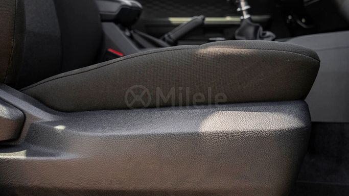 Подержанный Ford Ranger T6.2, 2.0 л, 2025 в Дубае от Milele Черный цвет. Other | AUTO.AE