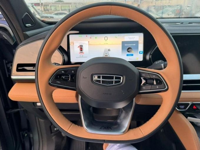 Новый Geely Monjaro, 2.0 л, 2024 в Дубае от Mohamed Hakim Motors Серый цвет. GCC | AUTO.AE