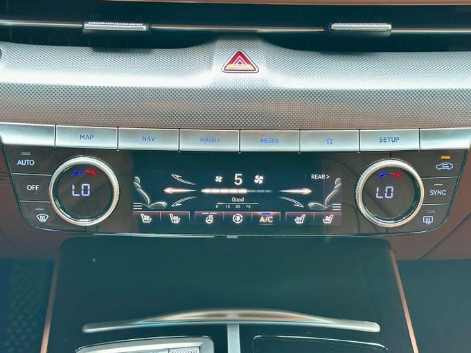 Подержанный Genesis G80 II, 2.5 л, 2023 в Дубае от Express Motors Черный цвет. Корейская | AUTO.AE