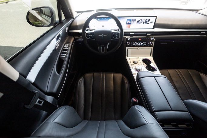 Подержанный Genesis GV80 I Рестайлинг, 2.5 л, 2024 в Дубае от Linda Cars Белый цвет. Корейская | AUTO.AE