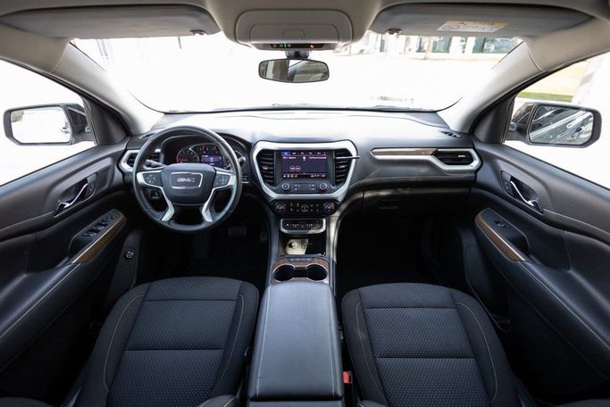 Used GMC Acadia II Facelift, 3.6 l, 2023 in Dubai by Linda Cars, Grey color. GCC Specs | AUTO.AE