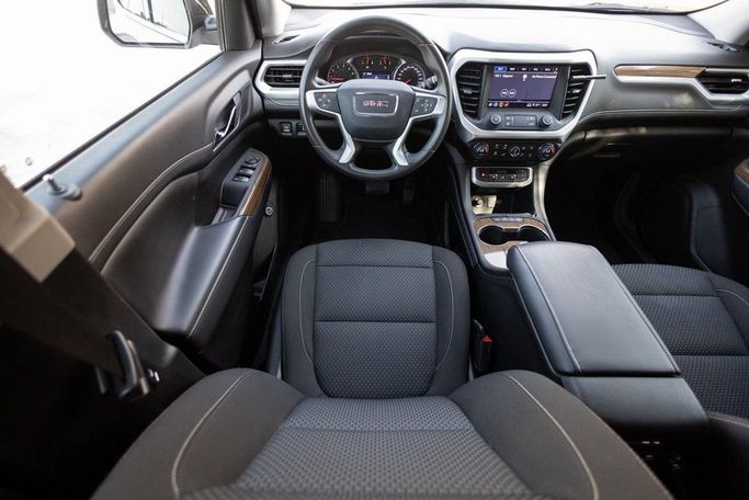 Used GMC Acadia II Facelift, 3.6 l, 2023 in Dubai by Linda Cars, Grey color. GCC Specs | AUTO.AE