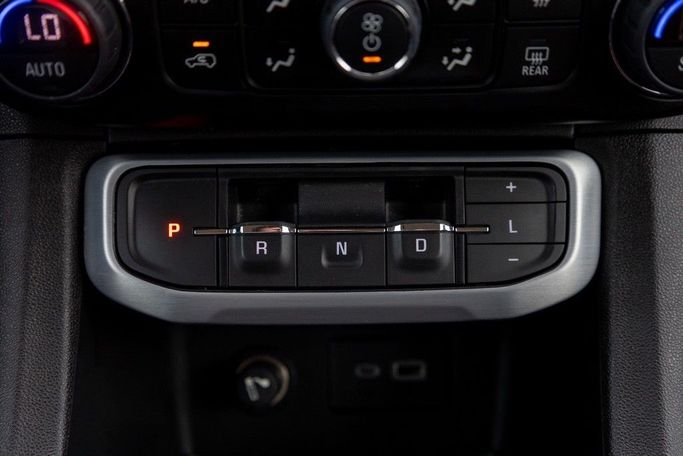 Used GMC Acadia II Facelift, 3.6 l, 2023 in Dubai by Linda Cars, Grey color. GCC Specs | AUTO.AE