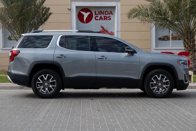 Used GMC Acadia II Facelift, 3.6 l, 2023 in Dubai by Linda Cars, Grey color. GCC Specs | AUTO.AE