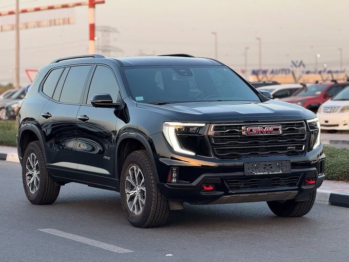 Подержанный GMC Acadia III, 2.5 л, 2024 в Дубае от Lakhani Motors Черный цвет. GCC | AUTO.AE
