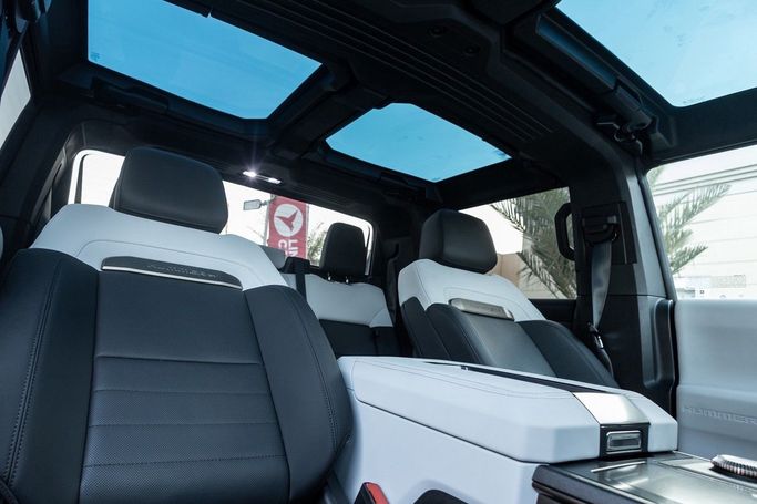 Подержанный GMC Hummer EV, 2022 в Дубае от Linda Cars Белый цвет. Американская | AUTO.AE
