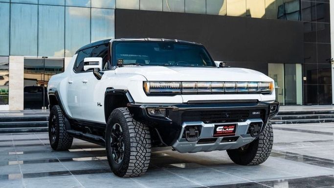 Used GMC Hummer EV, 2022 in Dubai by Al Ain Class Motors, White color. American Specs | AUTO.AE