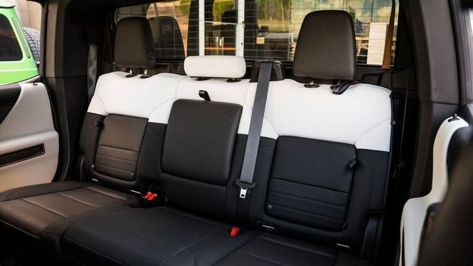 Used GMC Hummer EV, 2022 in Dubai by Al Ain Class Motors, White color. American Specs | AUTO.AE