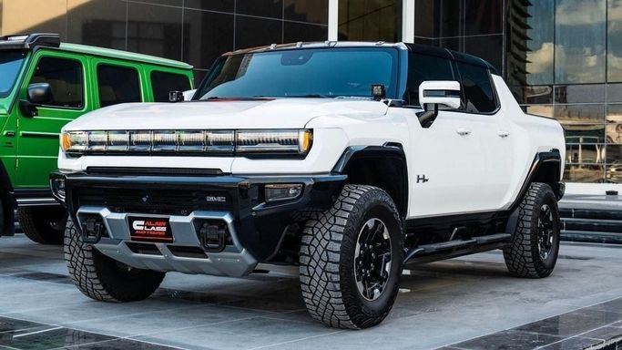 Used GMC Hummer EV, 2022 in Dubai by Al Ain Class Motors, White color. American Specs | AUTO.AE
