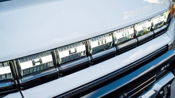 Used GMC Hummer EV, 2022 in Dubai by Al Ain Class Motors, White color. American Specs | AUTO.AE