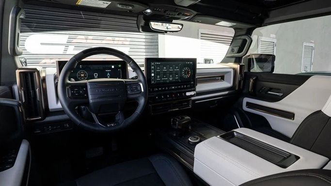 Used GMC Hummer EV, 2022 in Dubai by Al Ain Class Motors, White color. American Specs | AUTO.AE