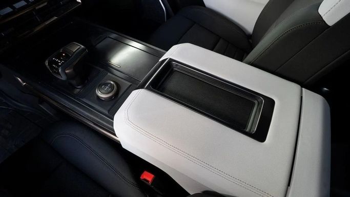 Used GMC Hummer EV, 2022 in Dubai by Al Ain Class Motors, White color. American Specs | AUTO.AE