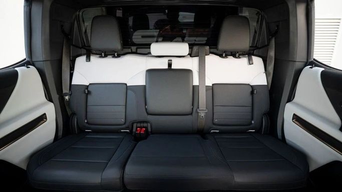Used GMC Hummer EV, 2022 in Dubai by Al Ain Class Motors, White color. American Specs | AUTO.AE