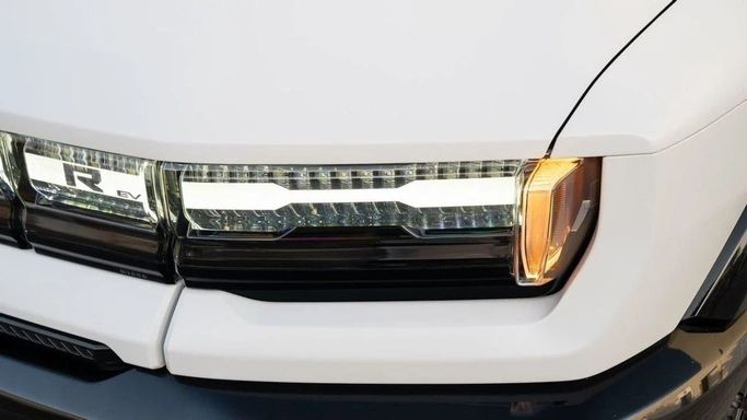 Used GMC Hummer EV, 2022 in Dubai by Al Ain Class Motors, White color. American Specs | AUTO.AE