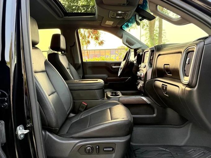 مستعملة GMC Sierra رابعاً, 5.3 l, 2019 في في دبي من Alta Class Motors، اللون أسود. المواصفات الكندية | AUTO.AE