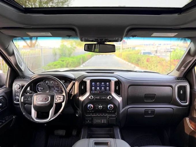 مستعملة GMC Sierra رابعاً, 5.3 l, 2019 في في دبي من Alta Class Motors، اللون أسود. المواصفات الكندية | AUTO.AE