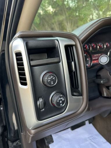 Подержанный GMC Sierra III (K2XX) Рестайлинг, 6.2 л, 2016 в Дубае от Alzahiah Cars Черный цвет. GCC | AUTO.AE