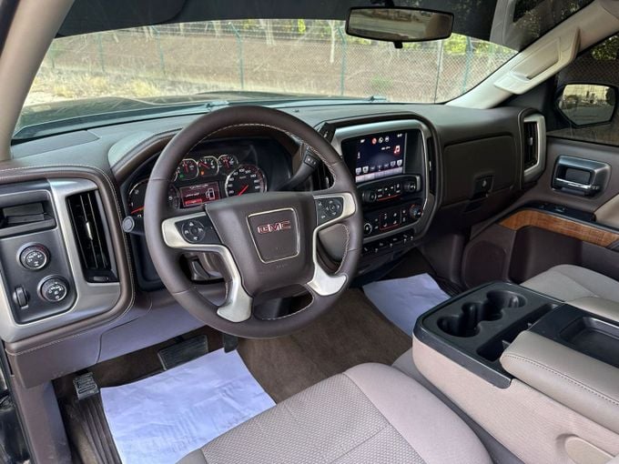 Подержанный GMC Sierra III (K2XX) Рестайлинг, 6.2 л, 2016 в Дубае от Alzahiah Cars Черный цвет. GCC | AUTO.AE
