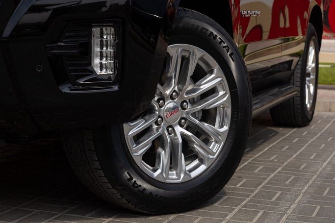 Used GMC Yukon V, 5.3 l, 2022 in Dubai by Linda Cars, Black color. GCC Specs | AUTO.AE