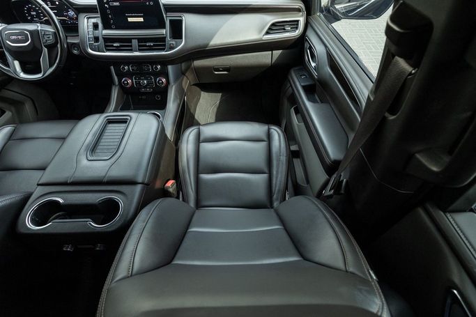 Used GMC Yukon V, 5.3 l, 2022 in Dubai by Linda Cars, Black color. GCC Specs | AUTO.AE