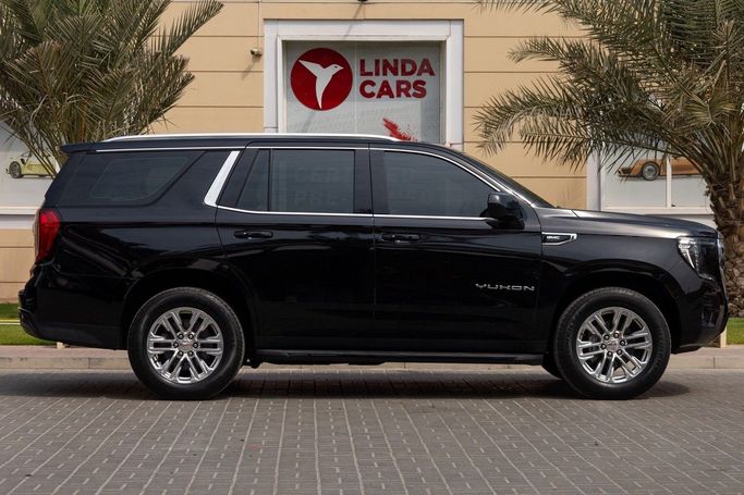 Used GMC Yukon V, 5.3 l, 2022 in Dubai by Linda Cars, Black color. GCC Specs | AUTO.AE