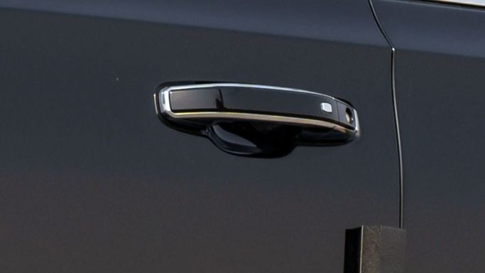New GMC Yukon XL V Facelift, 5.3 l, 2025 in Dubai by Altass Motors, Black color. Other | AUTO.AE