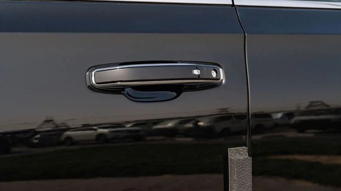 New GMC Yukon XL V Facelift, 5.3 l, 2025 in Dubai by Altass Motors, Black color. Other | AUTO.AE