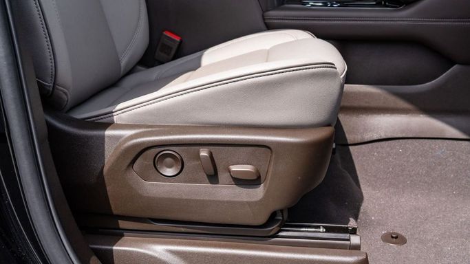 New GMC Yukon XL V Facelift, 5.3 l, 2025 in Dubai by Altass Motors, Black color. Other | AUTO.AE