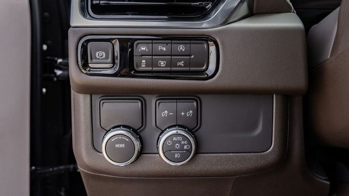 New GMC Yukon XL V Facelift, 5.3 l, 2025 in Dubai by Altass Motors, Black color. Other | AUTO.AE