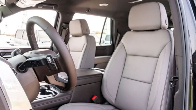 New GMC Yukon V Facelift, 5.3 l, 2025 in Dubai by Altass Motors, Black color. Other | AUTO.AE