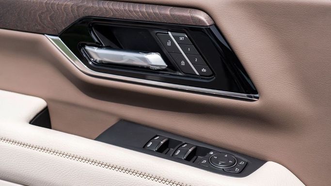 New GMC Yukon XL V Facelift, 6.2 l, 2025 in Dubai by Altass Motors, Black color. Other | AUTO.AE